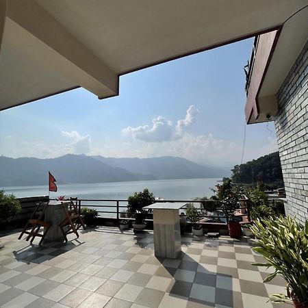 Hotel October Inn Pokhara Bagian luar foto