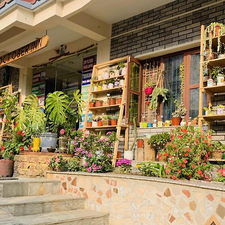 Hotel October Inn Pokhara Bagian luar foto