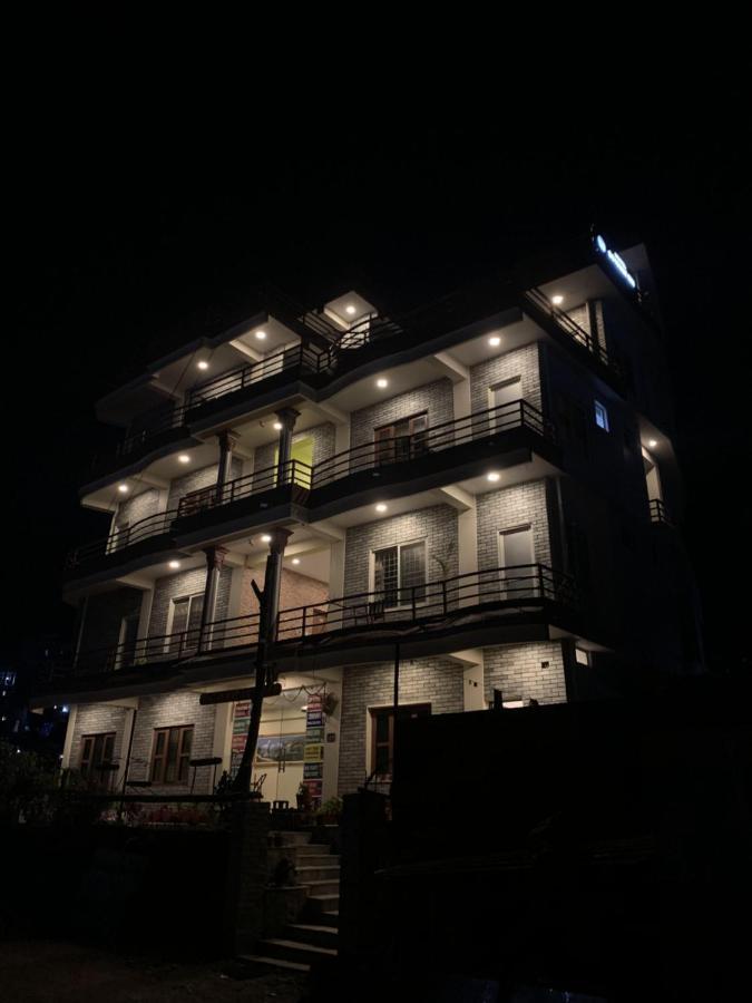 Hotel October Inn Pokhara Bagian luar foto