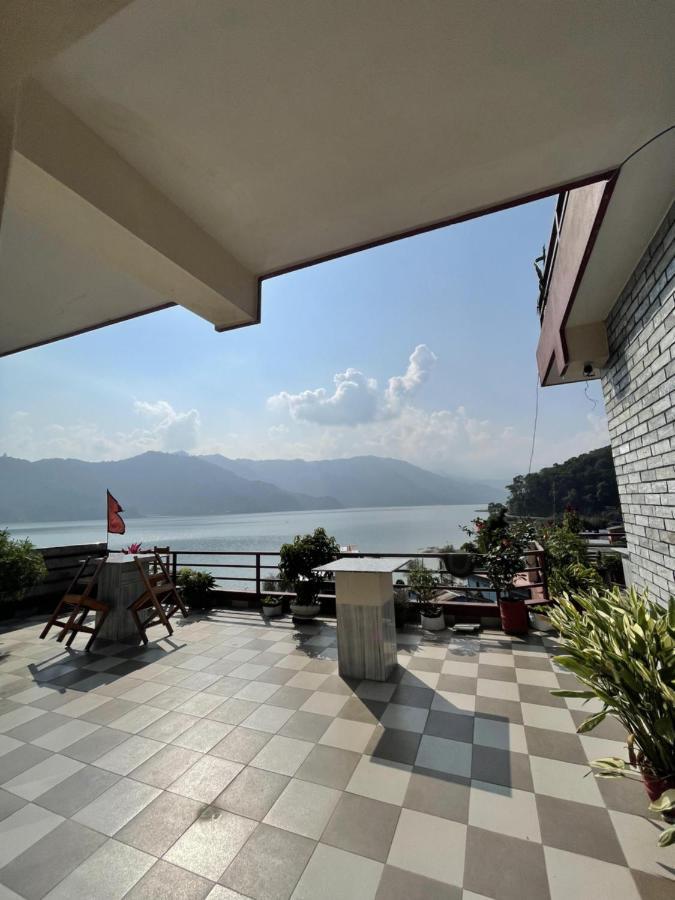 Hotel October Inn Pokhara Bagian luar foto