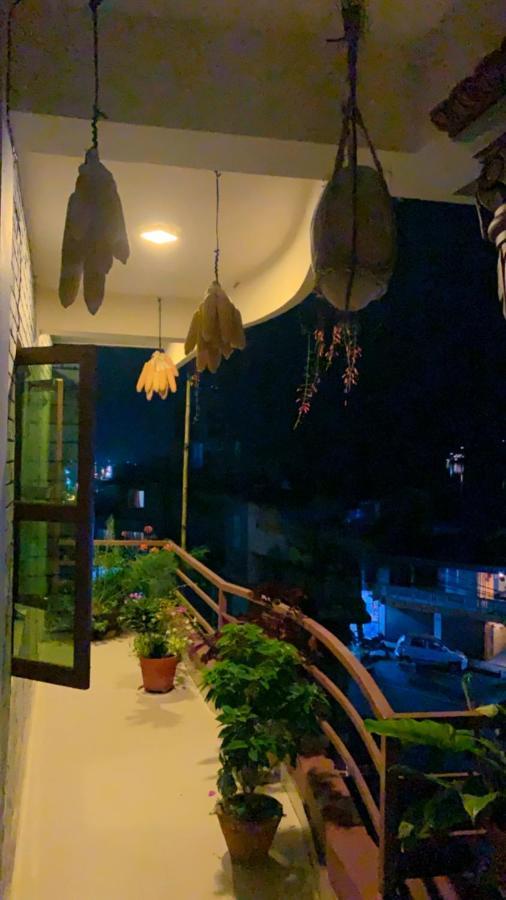 Hotel October Inn Pokhara Bagian luar foto