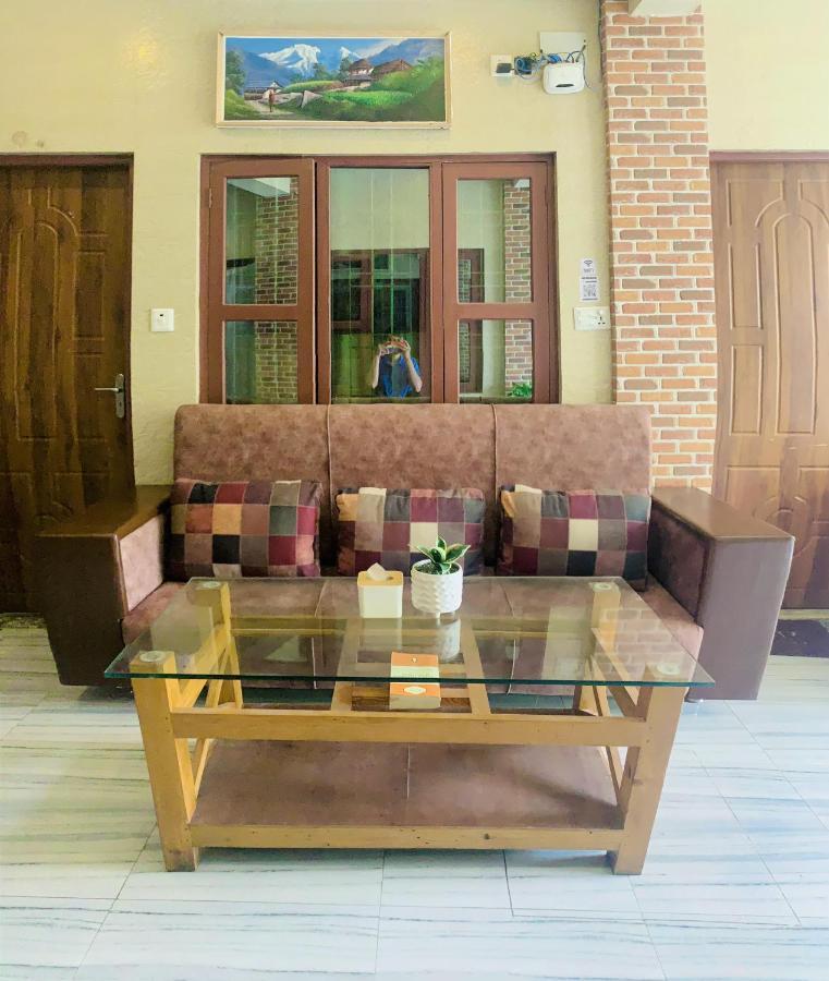 Hotel October Inn Pokhara Bagian luar foto