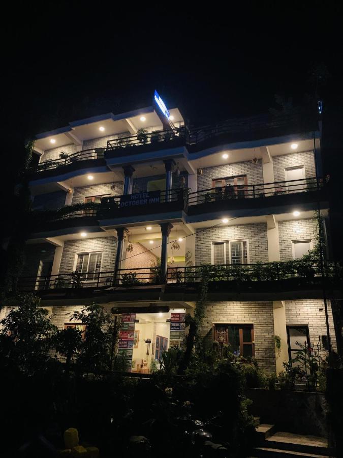 Hotel October Inn Pokhara Bagian luar foto