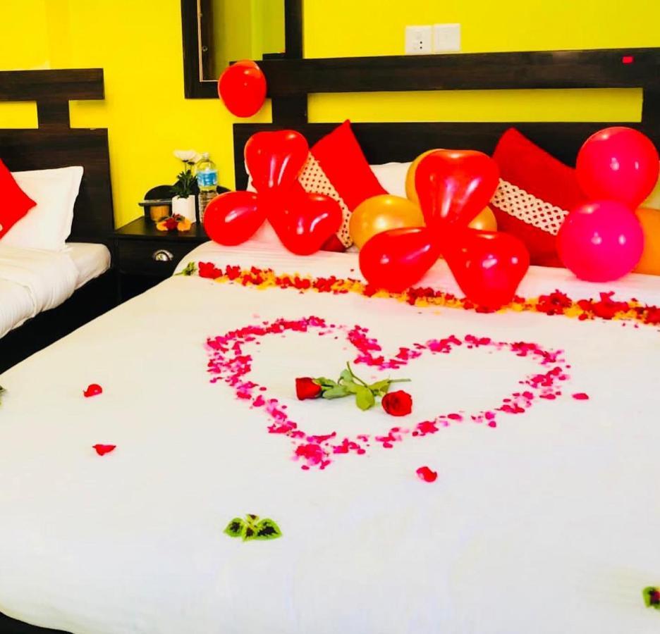 Hotel October Inn Pokhara Bagian luar foto