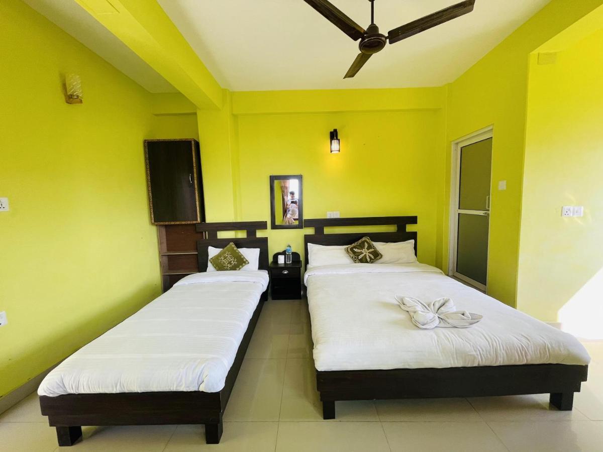 Hotel October Inn Pokhara Bagian luar foto