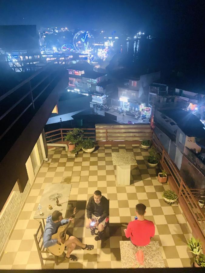 Hotel October Inn Pokhara Bagian luar foto