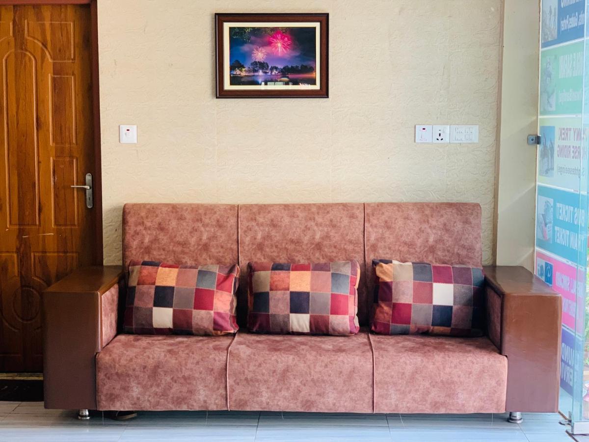 Hotel October Inn Pokhara Bagian luar foto