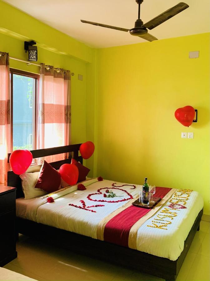 Hotel October Inn Pokhara Bagian luar foto