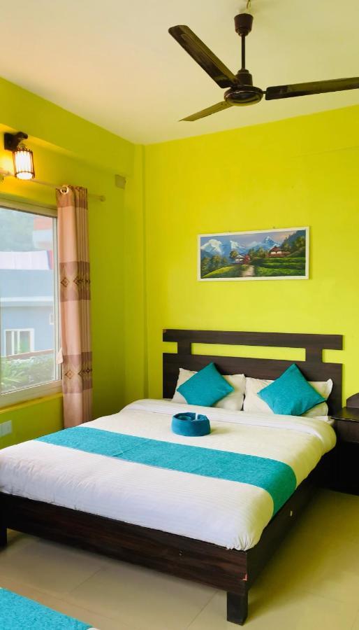 Hotel October Inn Pokhara Bagian luar foto