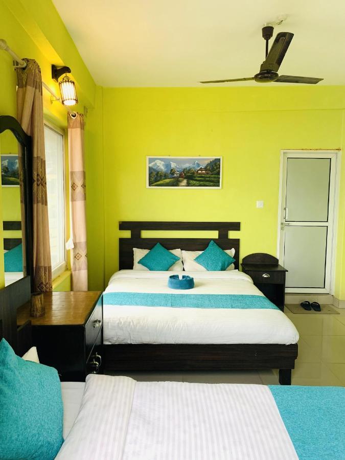 Hotel October Inn Pokhara Bagian luar foto