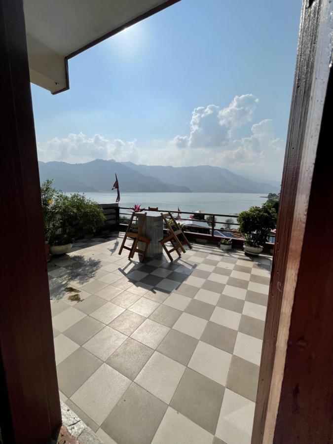 Hotel October Inn Pokhara Bagian luar foto