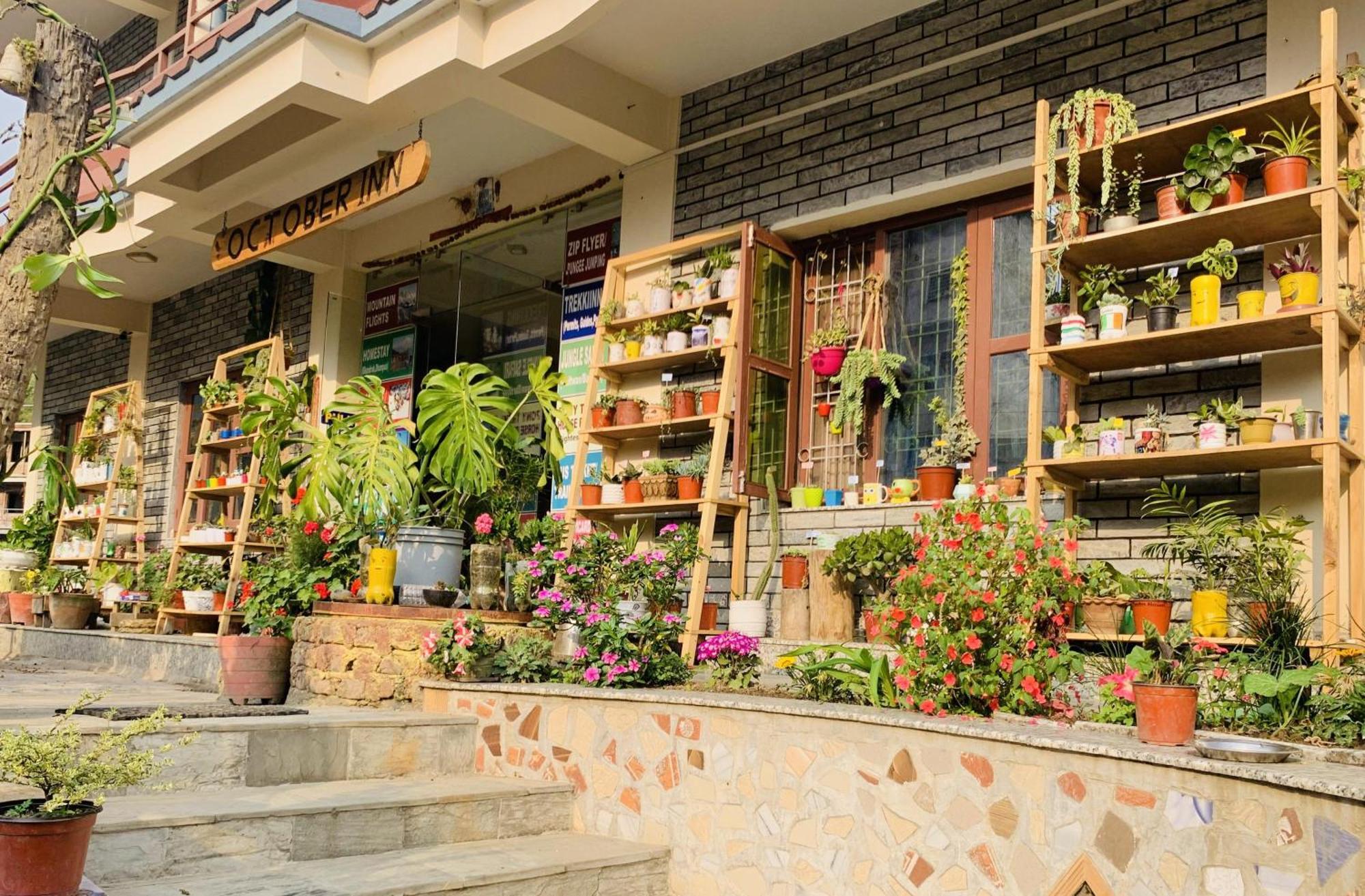 Hotel October Inn Pokhara Bagian luar foto