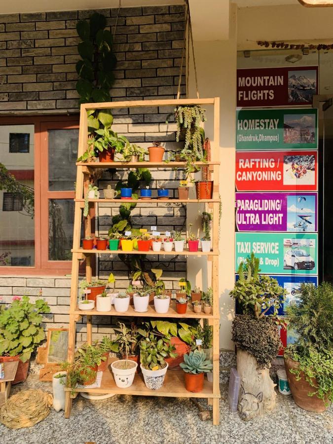 Hotel October Inn Pokhara Bagian luar foto
