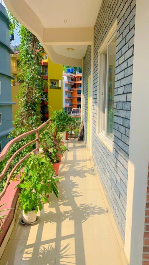 Hotel October Inn Pokhara Bagian luar foto