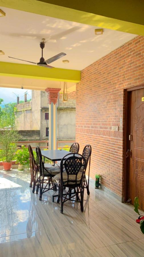 Hotel October Inn Pokhara Bagian luar foto