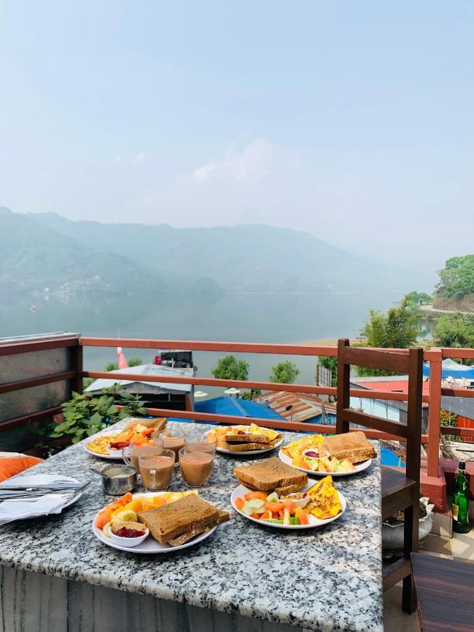 Hotel October Inn Pokhara Bagian luar foto