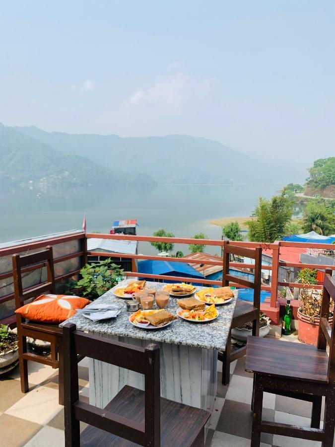 Hotel October Inn Pokhara Bagian luar foto