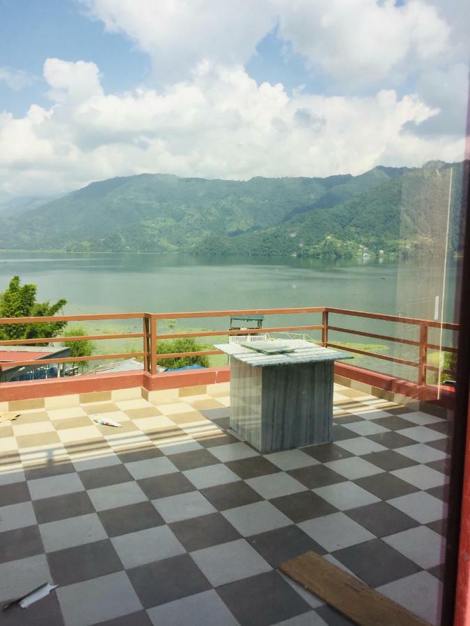 Hotel October Inn Pokhara Bagian luar foto