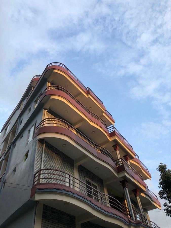 Hotel October Inn Pokhara Bagian luar foto