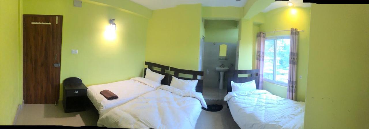 Hotel October Inn Pokhara Bagian luar foto